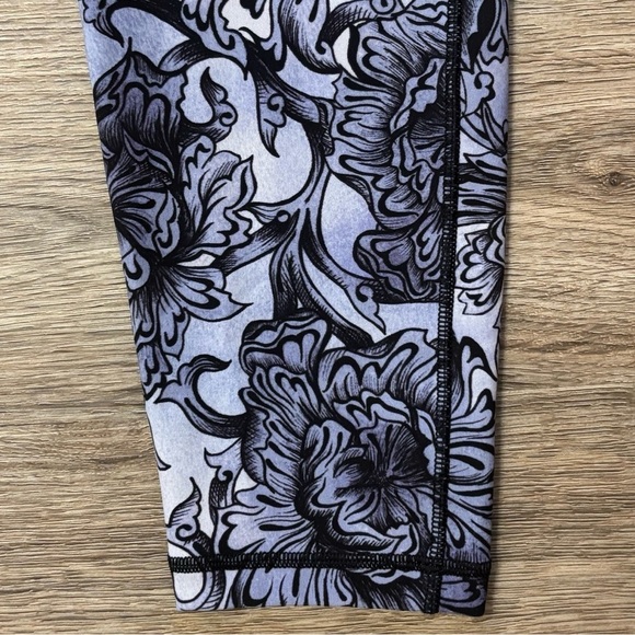 Lululemon Speed Up Tight 28" Size 8 In Hanakotoba Starlight Multi - Picture 6 of 10